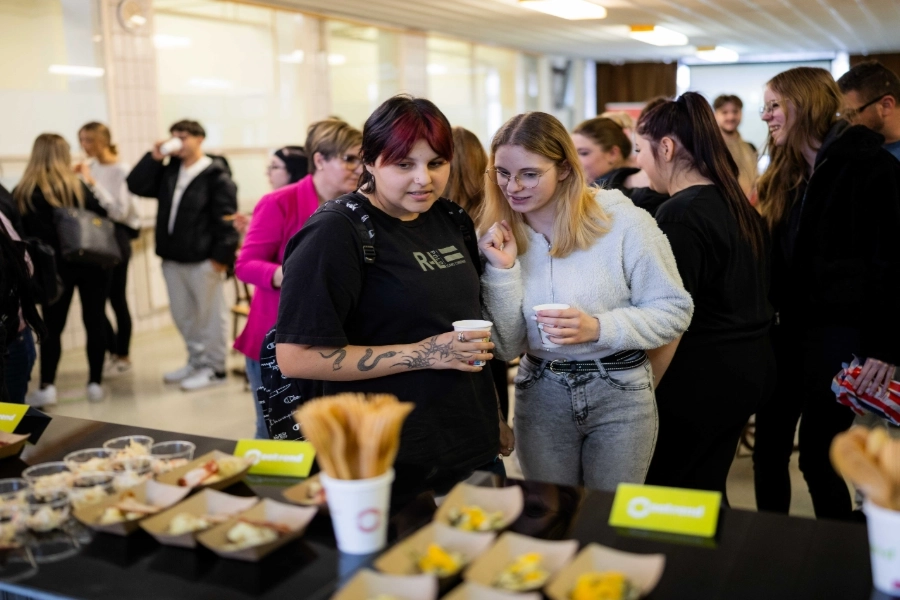 Kóstolva tanulni - Dombóváron járt az Eatrend Suliprogram borítókép