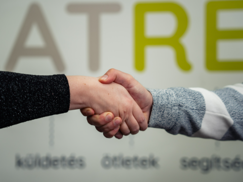 Első szerződésünk aláírása – Albertirsa